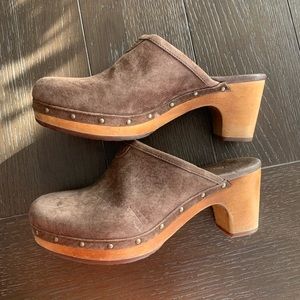 Ugg Clogs suede size 7
